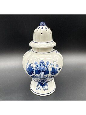 Royal Goedewaagen Delft Blue White Floral Sugar Shaker Muffineer Holland